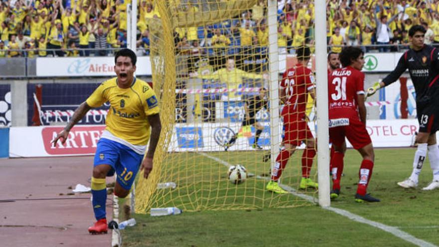 Araujo celebrando el gol del ascenso.