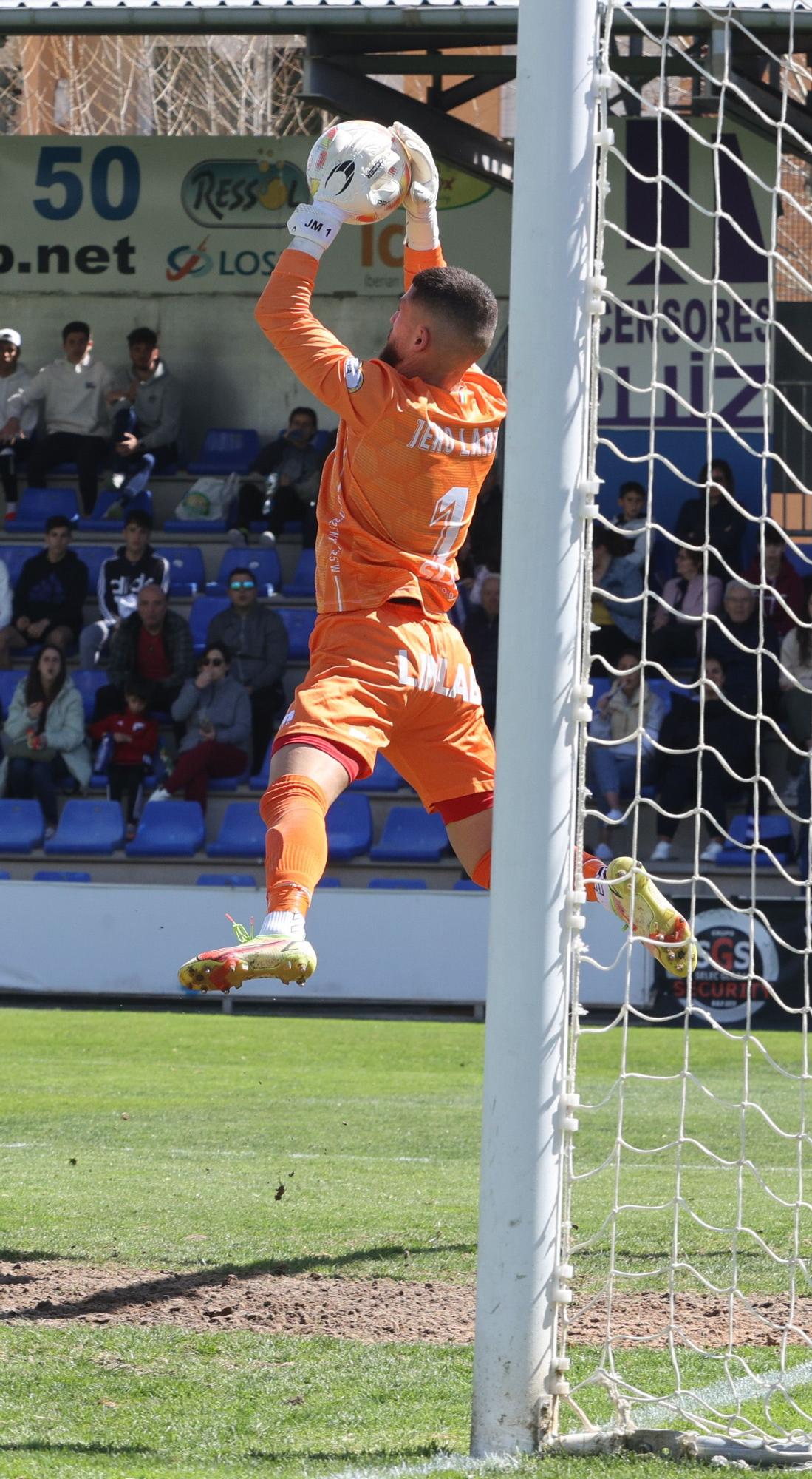 El Alcoyano se aleja del peligro (2-0)