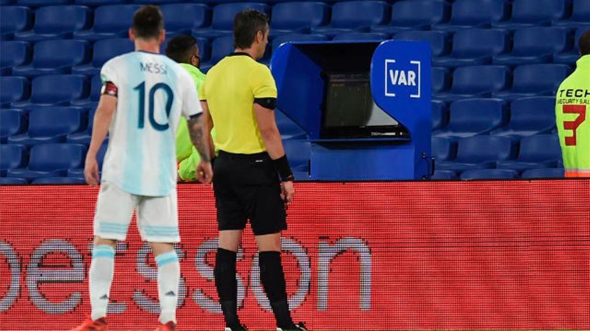 Desvelan el audio del VAR en el polémico gol anulado a Argentina ante Paraguay
