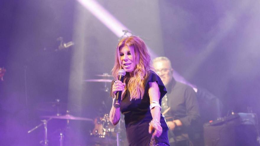 Jeanette rememora sus grandes éxitos en Gijón para festejar sus 50 años de carrera musical: "Estoy muy contenta de estar aquí"