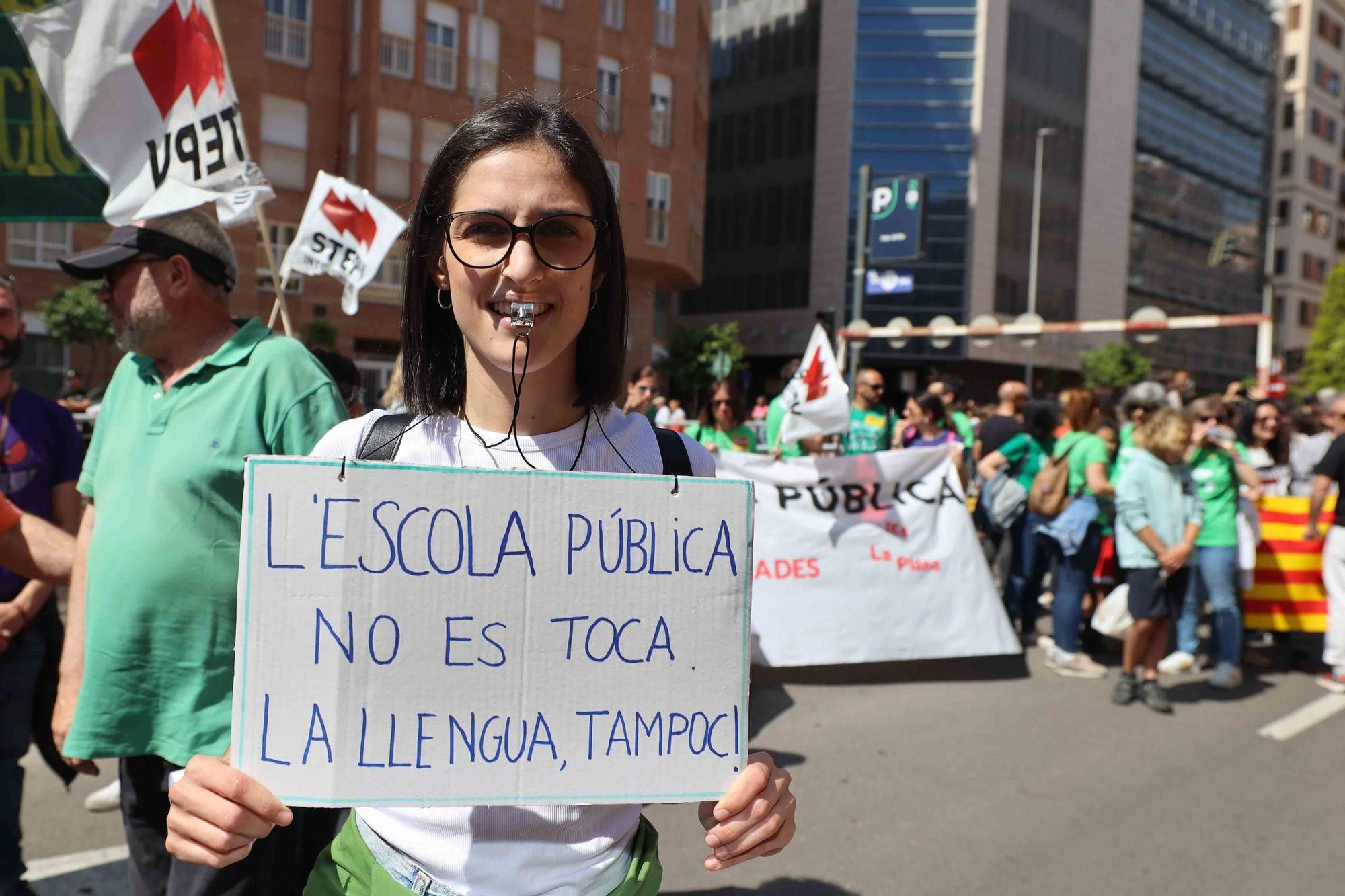 Huelga en la enseñanza: Los sindicatos se manifiestan frente a la dirección territorial de Educación en Castelló