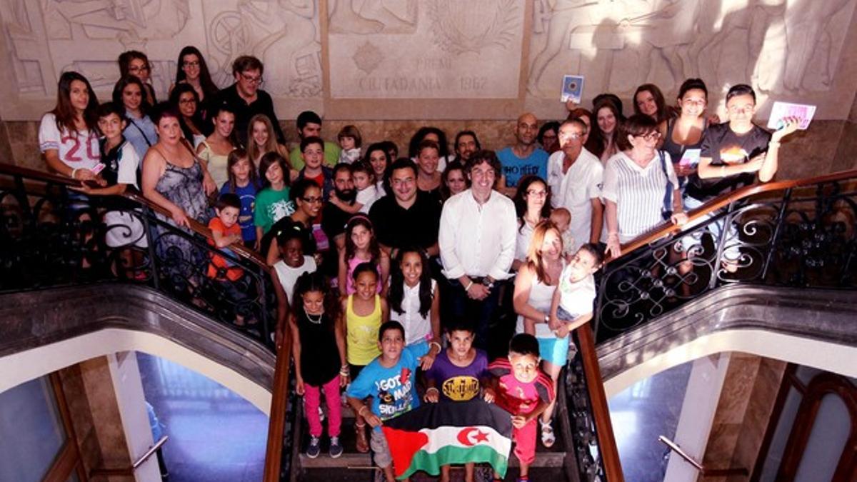 El Ayuntamiento de Sabadell recibe a los niños y niñas saharauis acogidos por familias de la ciudad