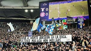 Los ultras del Lazio exhibieron en el Olímpico de Roma una pancarta a favor del Frente Bokerón
