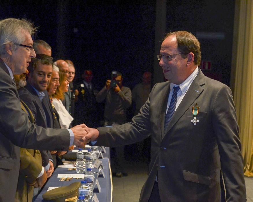 El acto institucional, en el Teatro Colón, ha sido presidido por el Delegado del Gobierno en Galicia.