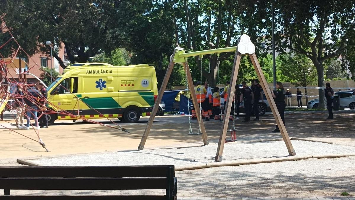 VÍDEO | Un home mata a ganivetades la seva exparella en ple carrer a Figueres i la policia el deté al mateix lloc dels fets