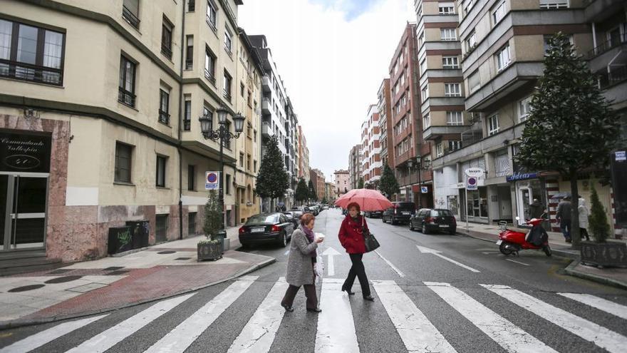 Una pelea en el exterior de un pub de Oviedo obliga a actuar a la Policía Local