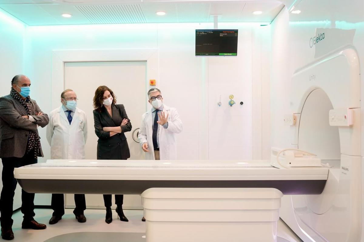 La presidenta Díaz Ayuso en la inauguración del acelerador de La Paz, en 2021.
