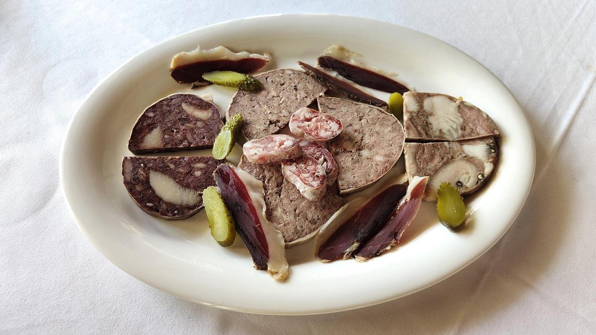 El plato de embutidos caseros de Can Gelada.
