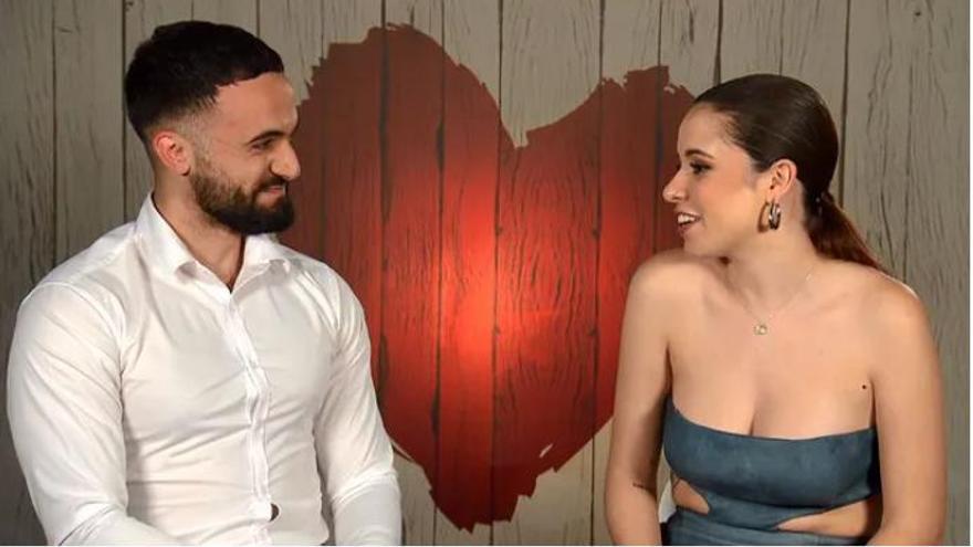 Miriam y Álex durante su cita en &#039;First Dates&#039;.