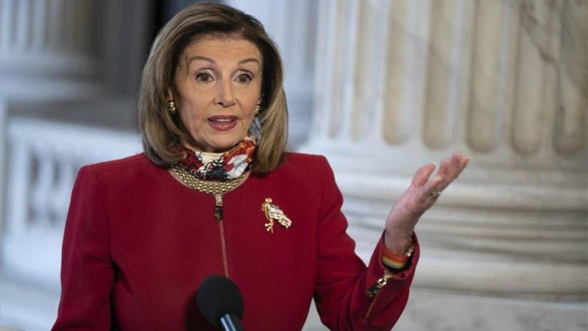 Pelosi dice que las deudas de Trump son un problema de seguridad nacional