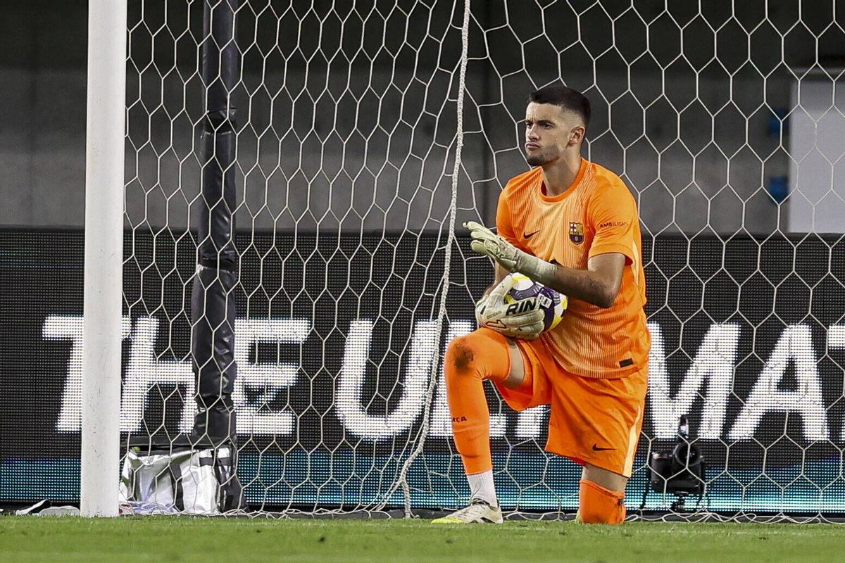 Joan Garcia, en el partido Vissel-Barça que significó su debut como azulgrana.