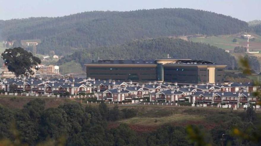 El hotel de Los Balagares, desde la ermita de La Luz.