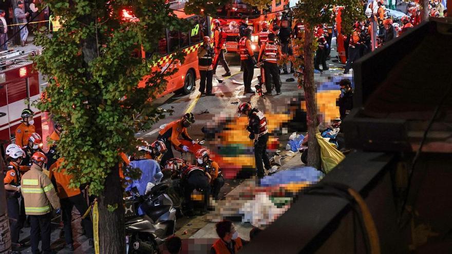 Un testigo español de la avalancha en Seúl: “La calle estaba llena de cuerpos con la boca y los ojos abiertos y de civiles haciendo masajes cardiorrespiratorios”