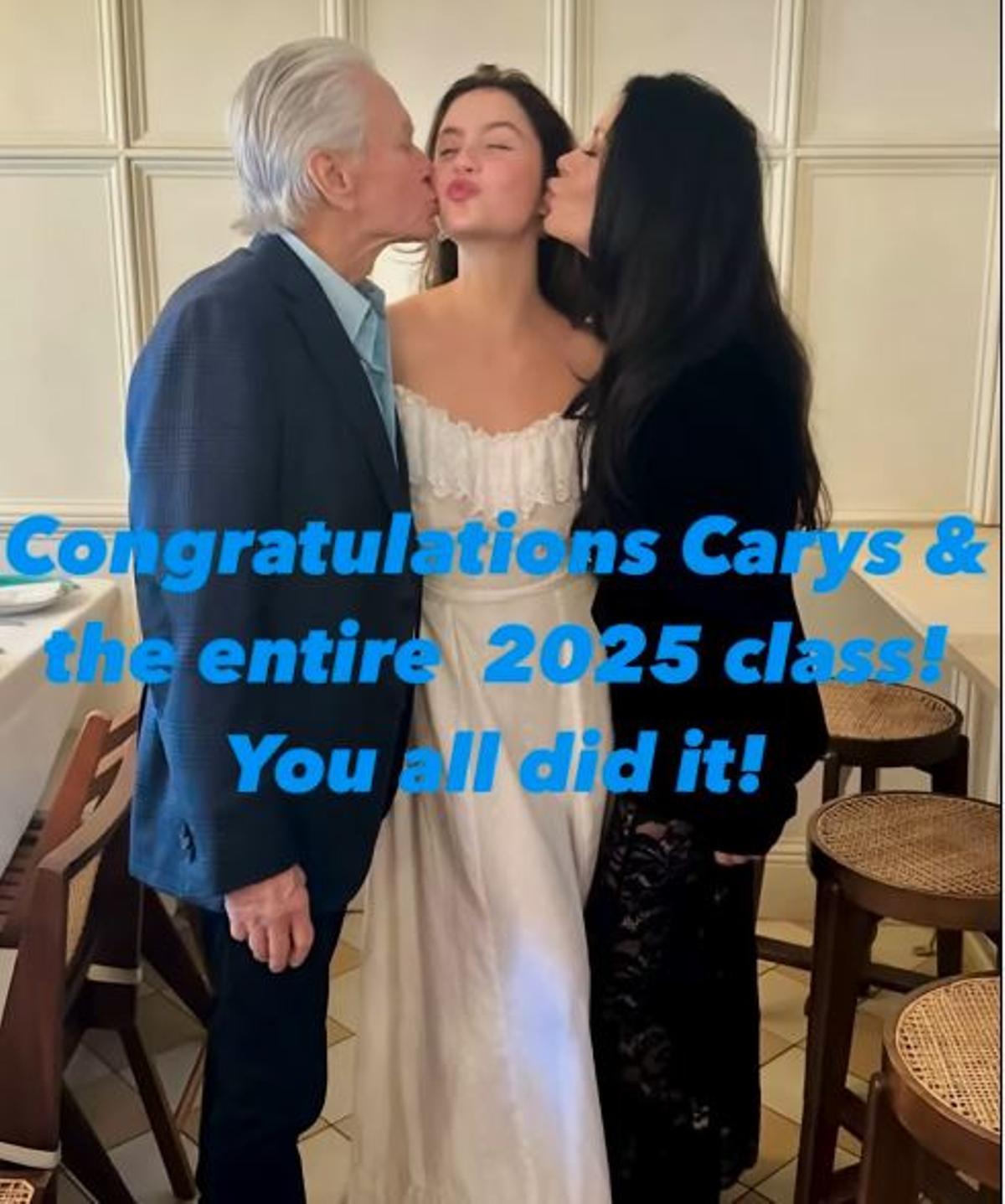 Imagen publicada por el actor, junto a su mujer y su hija.