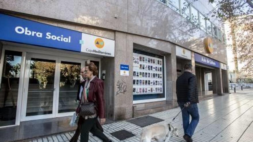 Las oficinas centrales de la Fundación Caja Mediterráneo en el centro de Alicante.