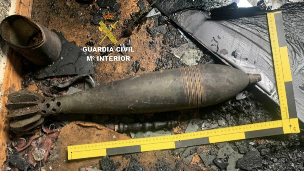 Artefacto encontrado por los bomberos mientras extinguían las llamas.