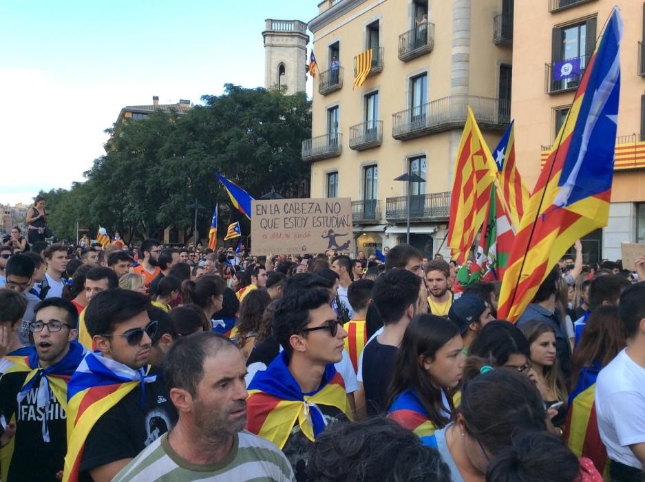 Manifestació històrica a Girona durant l''aturada general per rebutjar la violència policial l''1-O