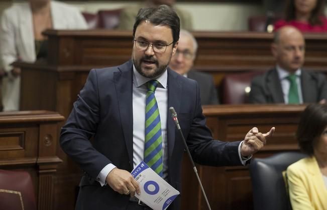 18/04/2017.CANARIAS POLITICA.Pleno del Parlamento de Canarias..Fotos: Carsten W. Lauritsen