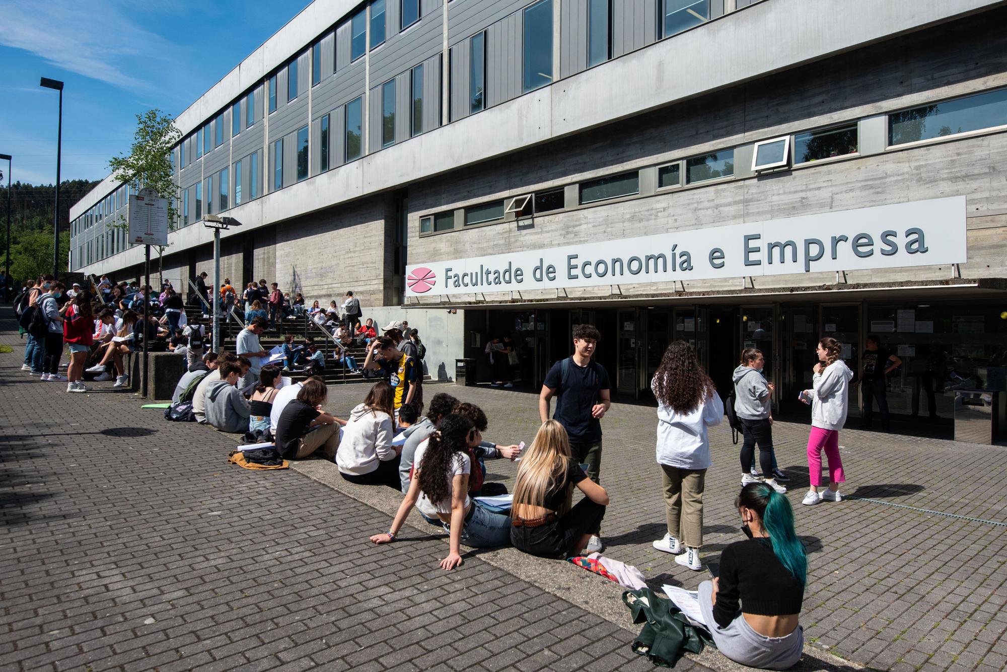 Selectividad A Coruña 2022: Primer día de los exámenes de la ABAU en los campus coruñeses