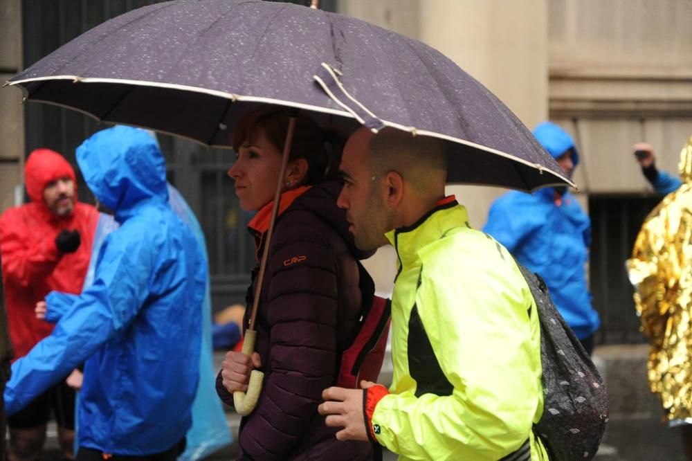 Ambiente y salida de la Maratón y Media Maratón de Murcia