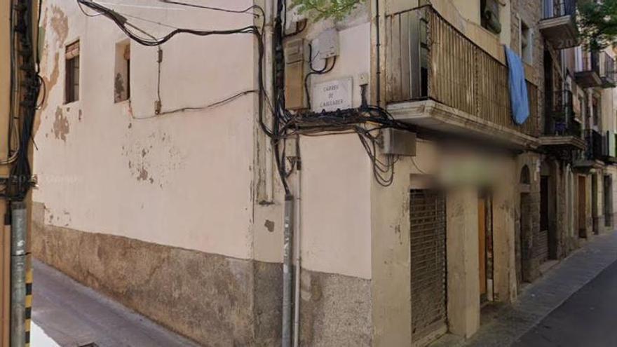 Un grup de joves colpeja l'home que anaven a atracar a Manresa