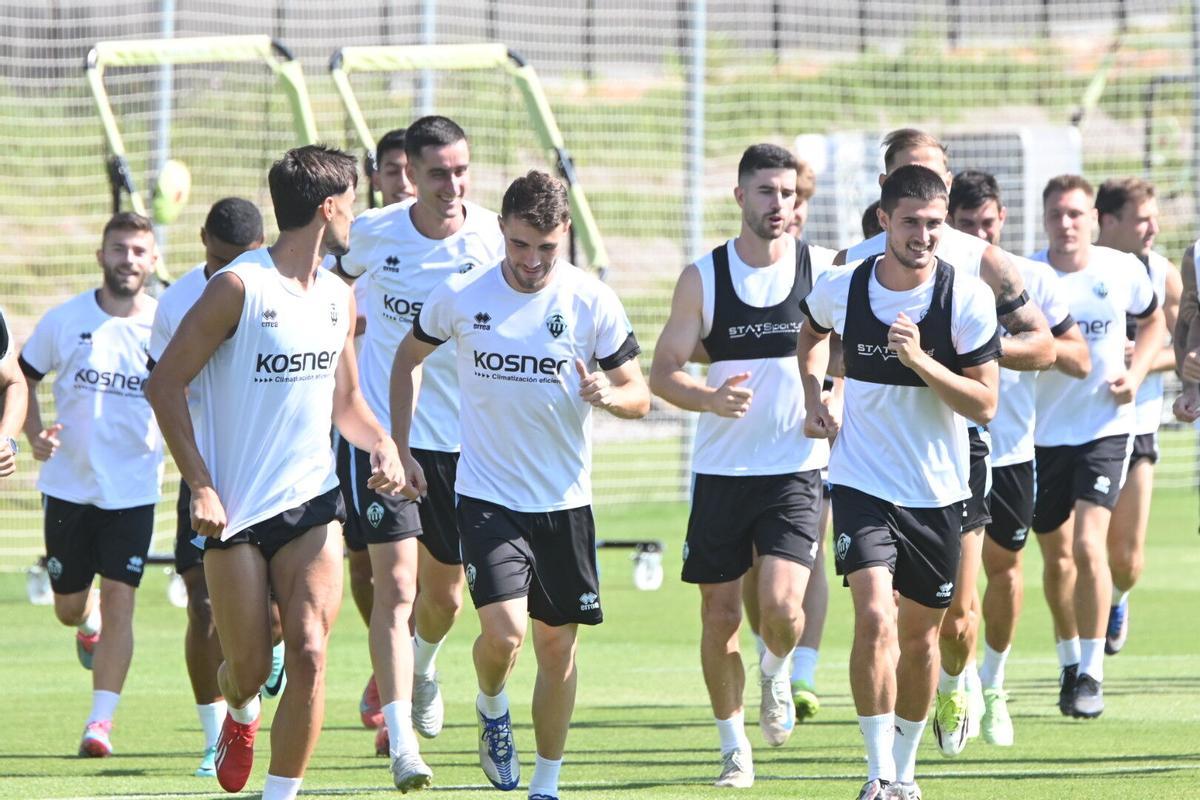 Entrenamiento de los 'orelluts', en la Ciudad Deportiva Globeenergy, antes del Castellón-Eibar