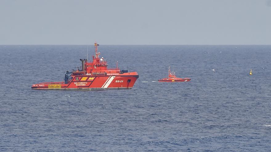 Un vertido de aceite procedente de un barco en la rada sur activa la emergencia