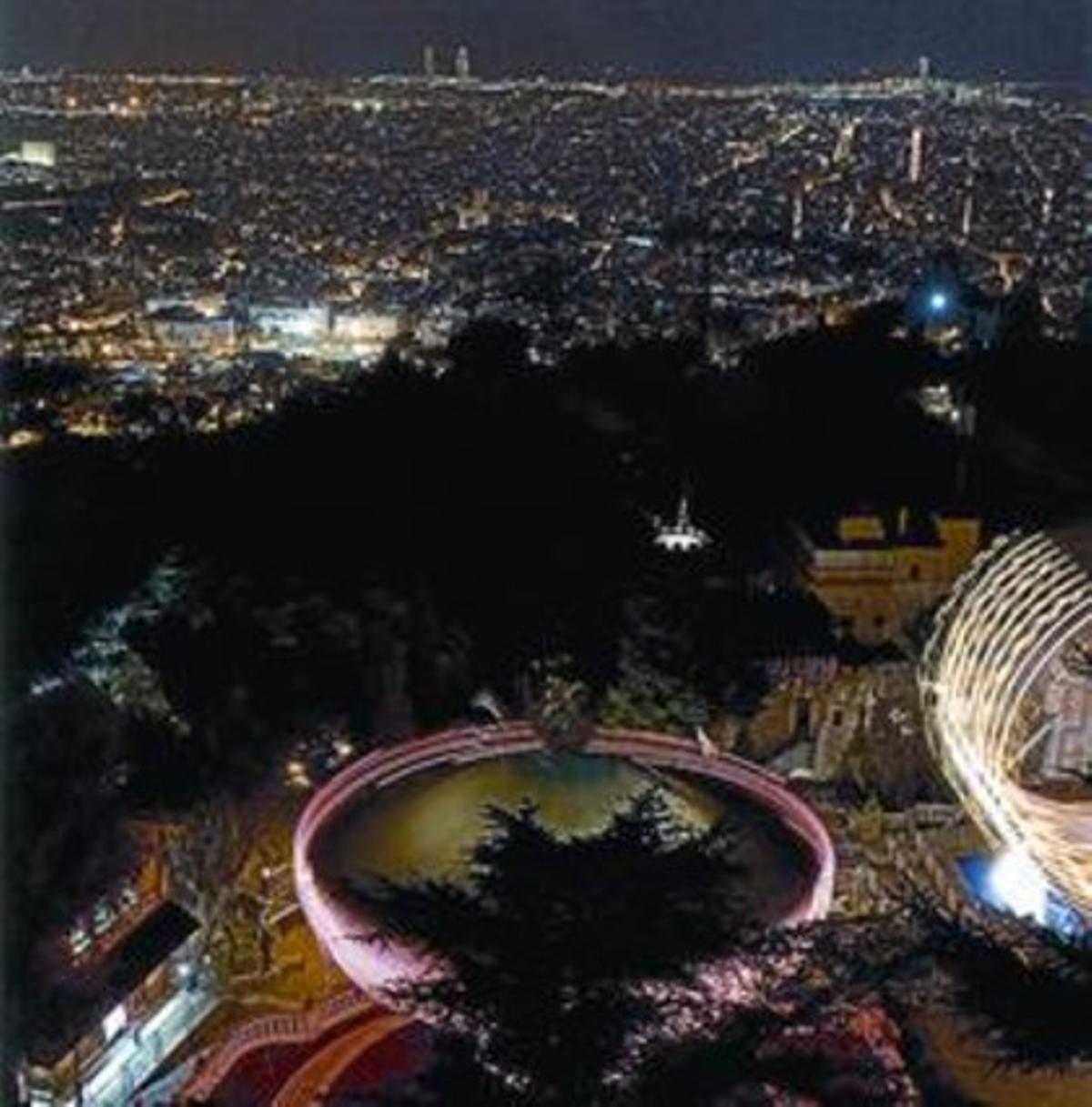 Noche de luz 8 Una de las fotos del libro captada desde el Tibidabo.