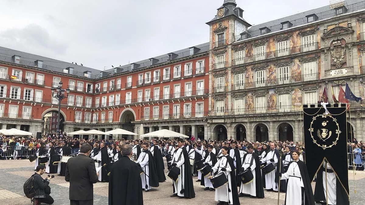 Tamborrada en la Plaza Mayor.