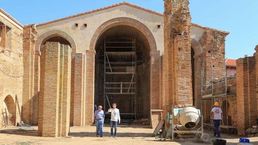 Trabajos de consolidación de las ruinas de la iglesia mudéjar de Santa María la Antigua de Villalpando.