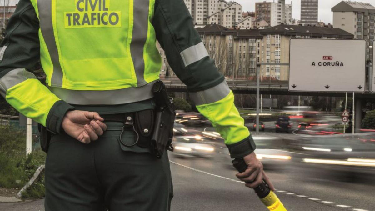 Un control de la Guardia Civil de Tráfico.   | // GUARDIA CIVIL