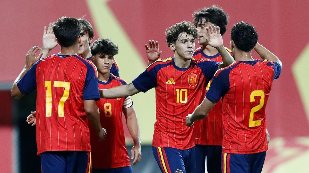 España brinda a Ceuta el triunfo ante México (2-0)
