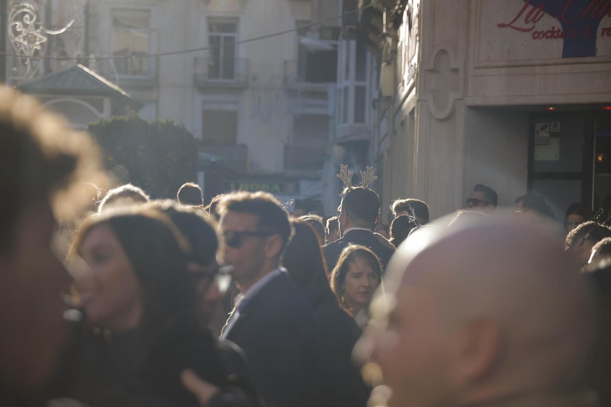 Las calles de Cartagena vibran con el 'tardeo' de Nochebuena