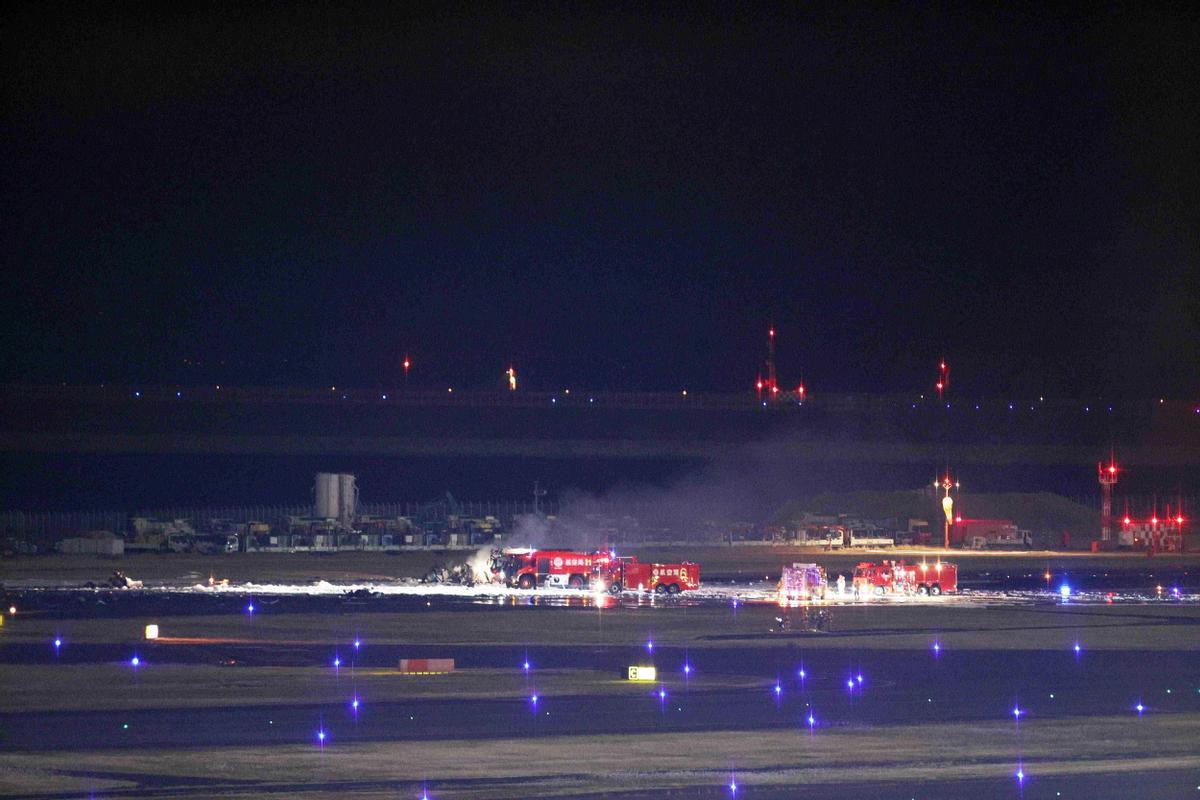 JAL passenger plane bursts into flames at Haneda Airport in Tokyo