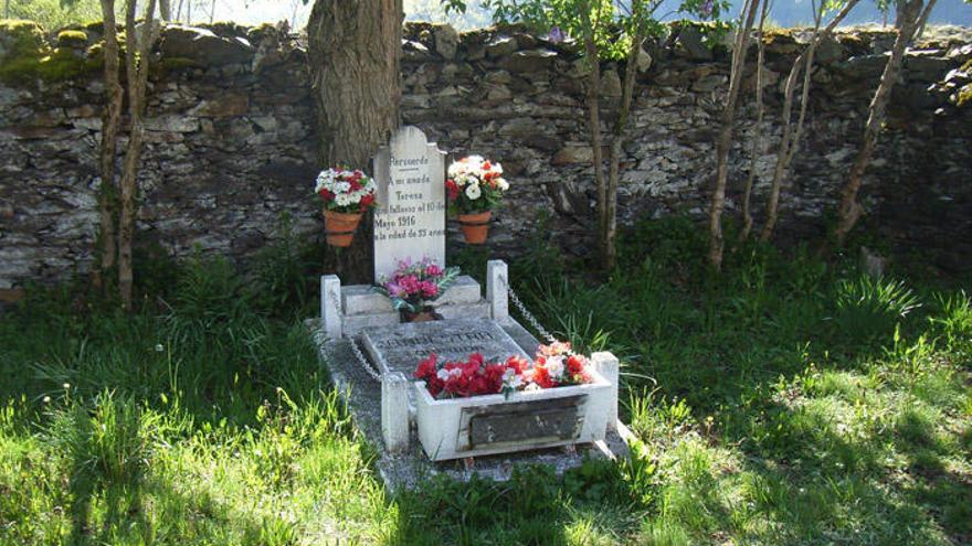 La tumba de Teresa Bausen, otra historia de amor eterno.