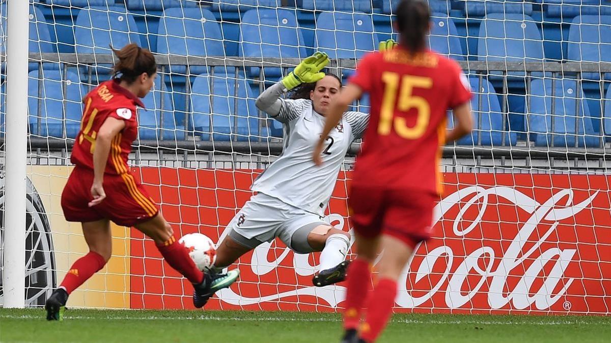 Vicky Losada marca el 1-0 ante Portugal.