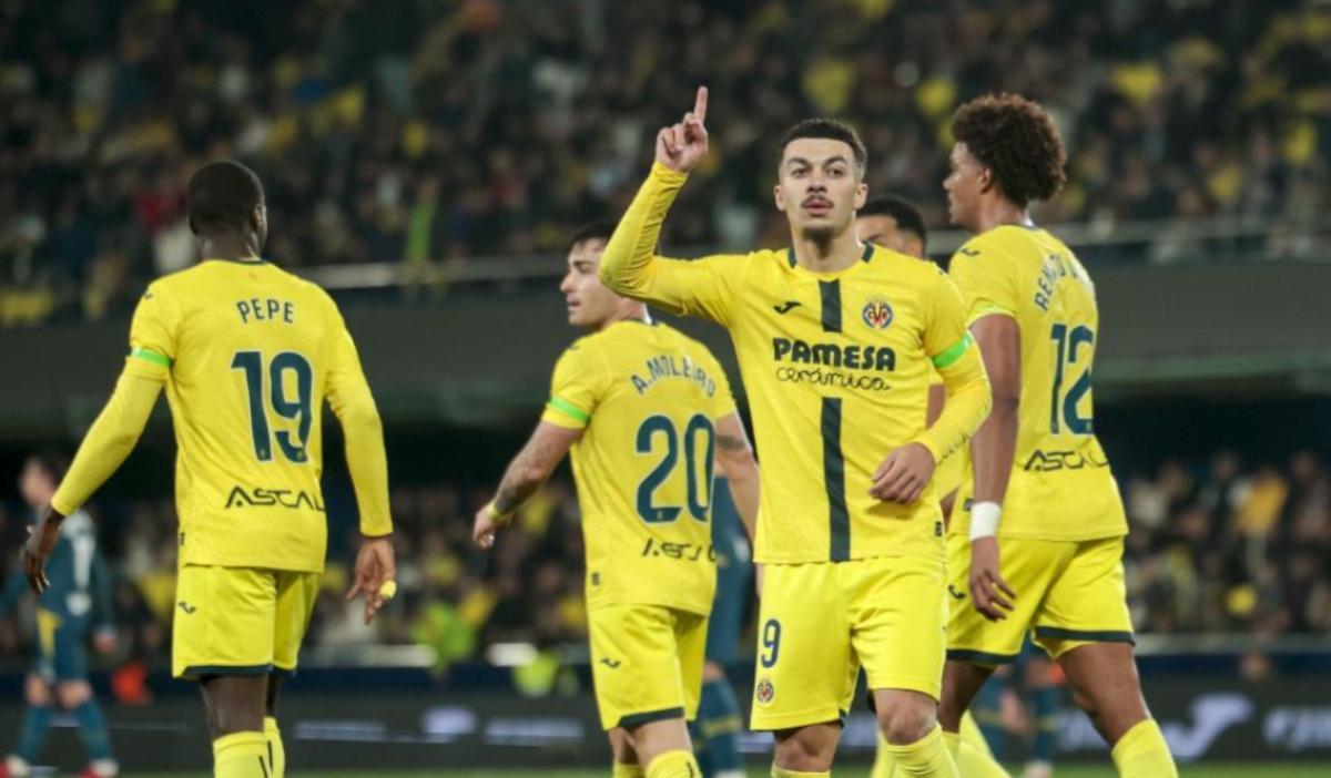 Mikautadze celebrando su gol ante el Espanyol