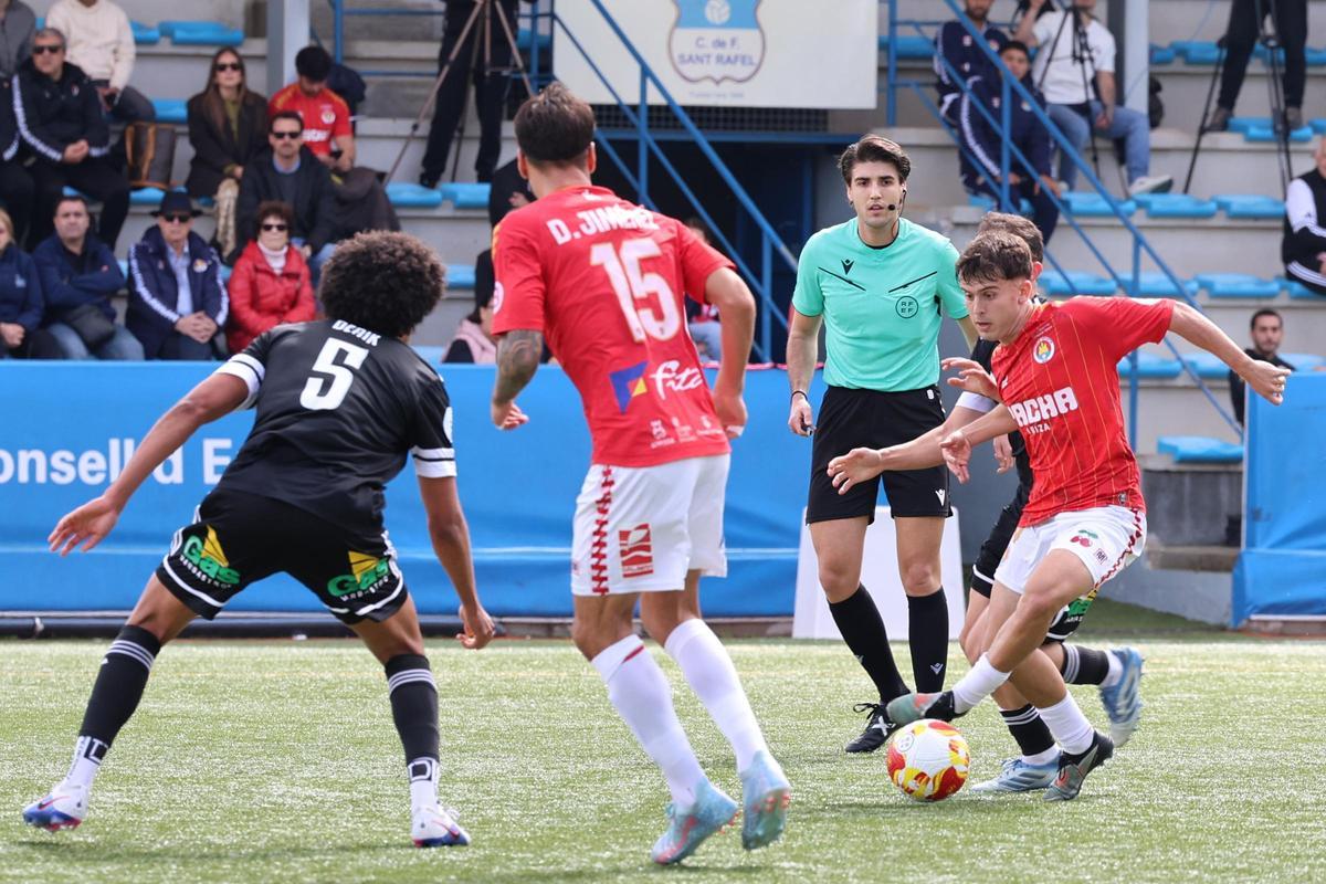 La SD Ibiza cae 1-2 ante el Barbastro, un equipo que llevaba 11 jornadas sin ganar
