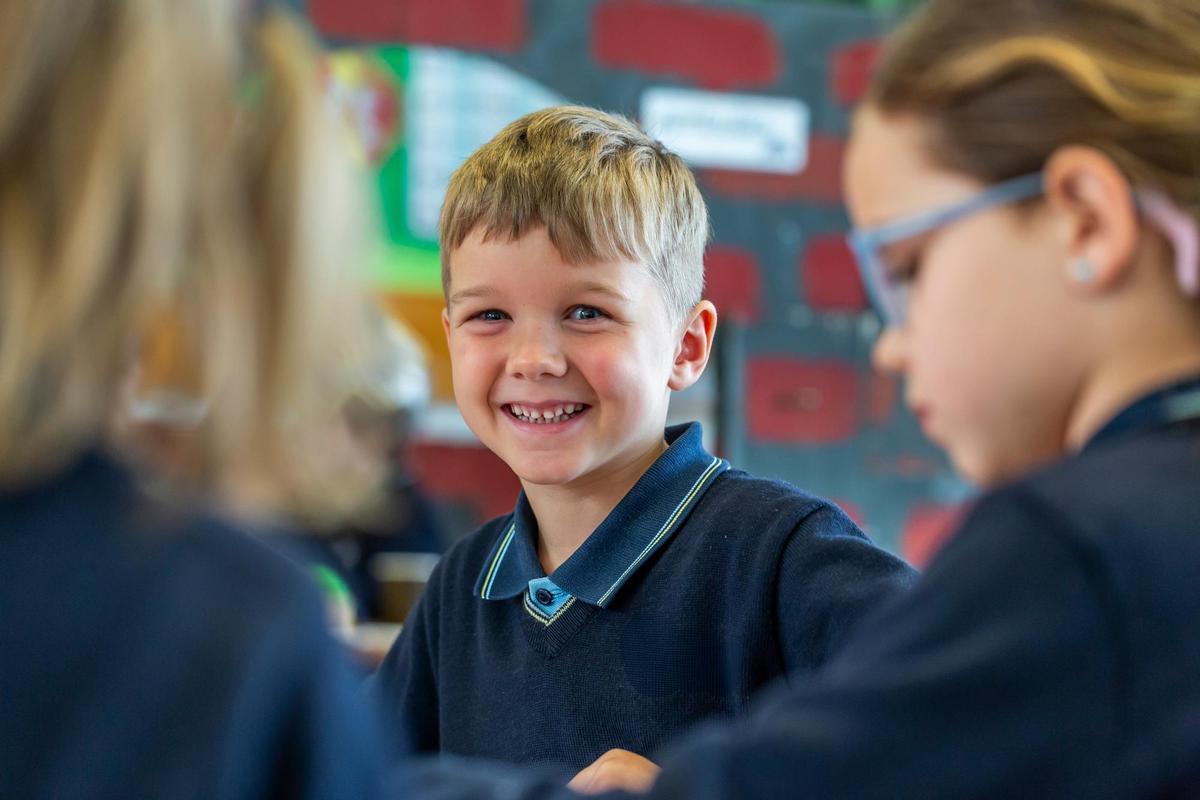 El centro integra de forma equilibrada el aprendizaje del castellano y el valenciano.