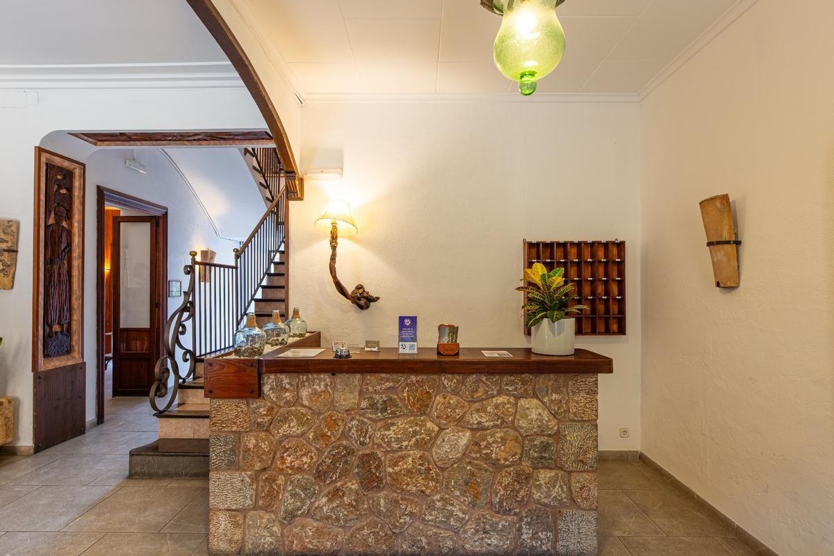 Recepción del hostal Nadal, en Sóller, de la familia del alcalde, Miquel Nadal Vaquer.