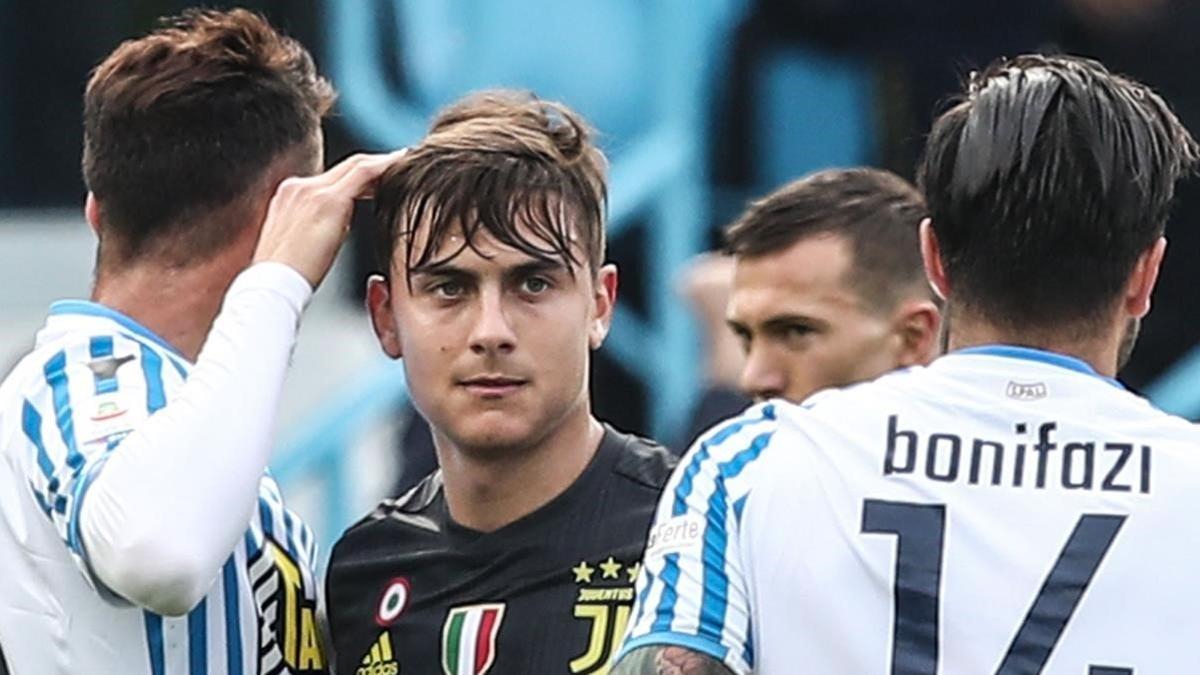 rpaniagua47746168 juventus  argentine forward paulo dybala  c  embraces spal s190413201245