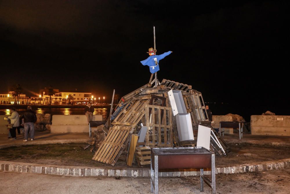 Sant Antoni se enciende en los barrios