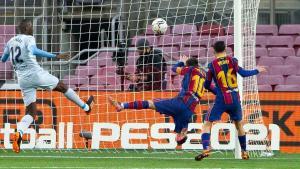 Las imágenes del partido entre el FC Barcelona y el Valencia de la jornada 14 de LaLiga Santander disputado en el Camp Nou.