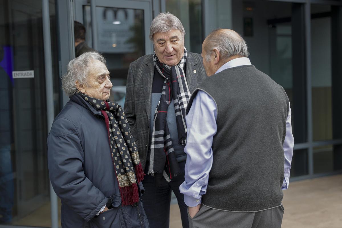 Los humoristas Tony Antonio y Pepe Carabias en el tanatorio de Valencia.