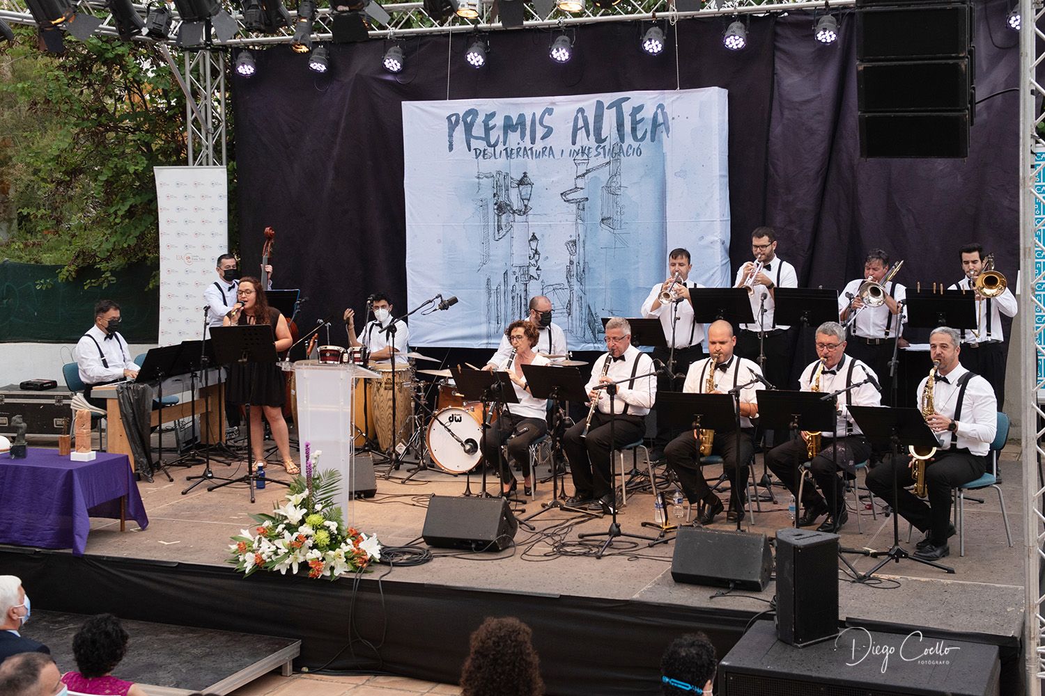 Altea entrega sus premios de Literatura i Investigació 2021 en un acto acompañado por la lluvia