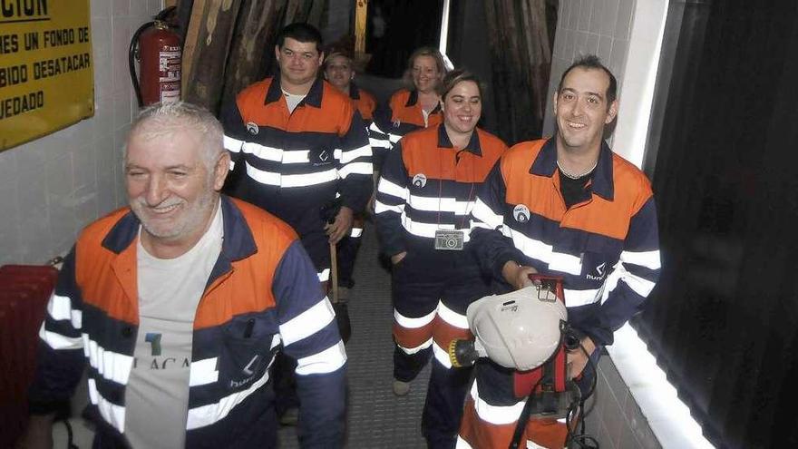 Los seis primeros &quot;mineros&quot; que participaron en la &quot;escape room&quot; del pozo Sotón.