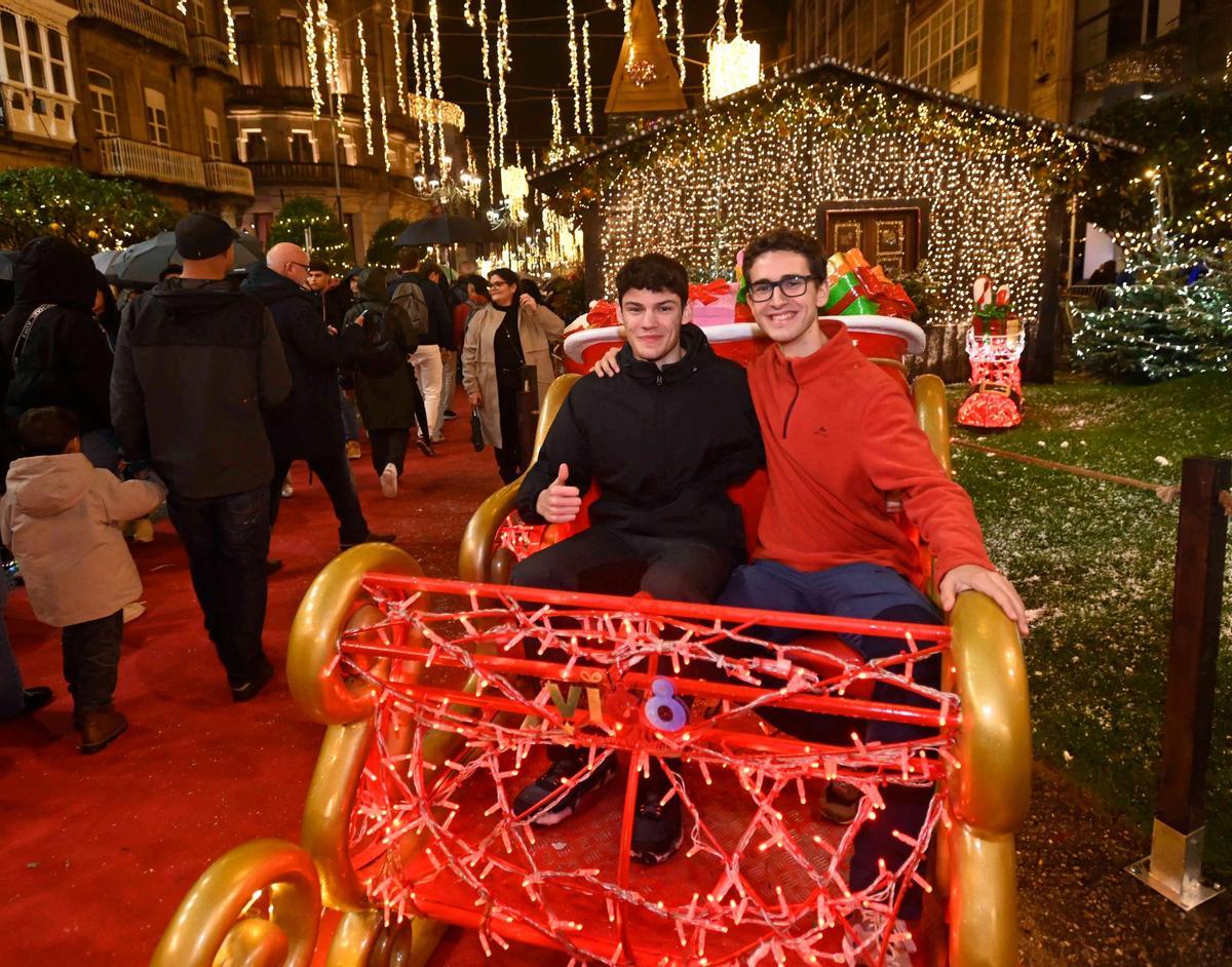 Vigo enciende la Navidad más grande de su historia ante miles de personas