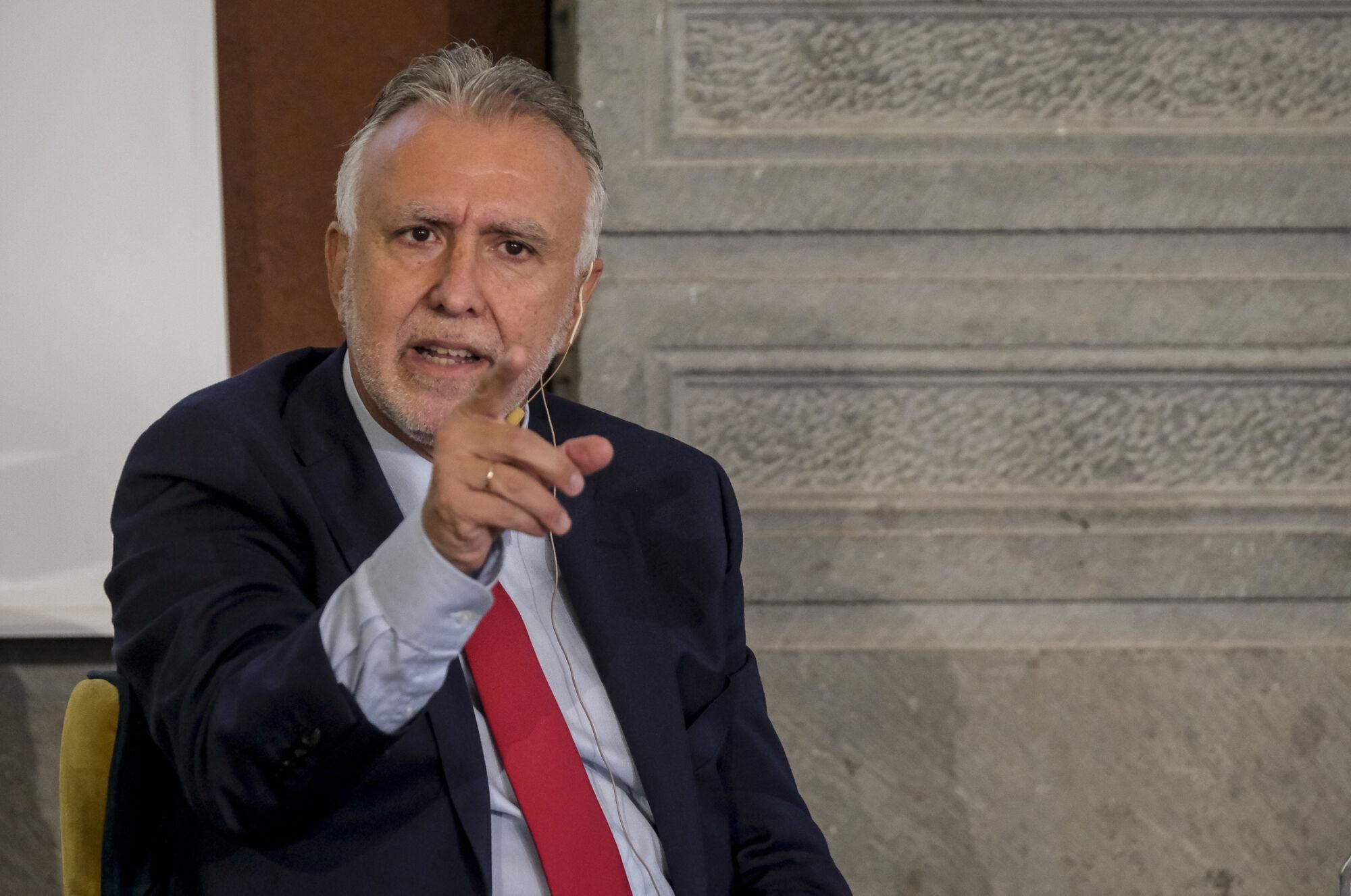 Encuentro informativo con Ángel Víctor Torres, ministro de Política Territorial y Memoria Democrática de España 