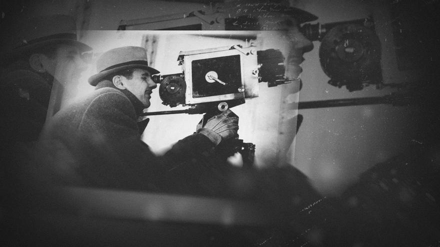 El director de cine Tony Román, rodando.