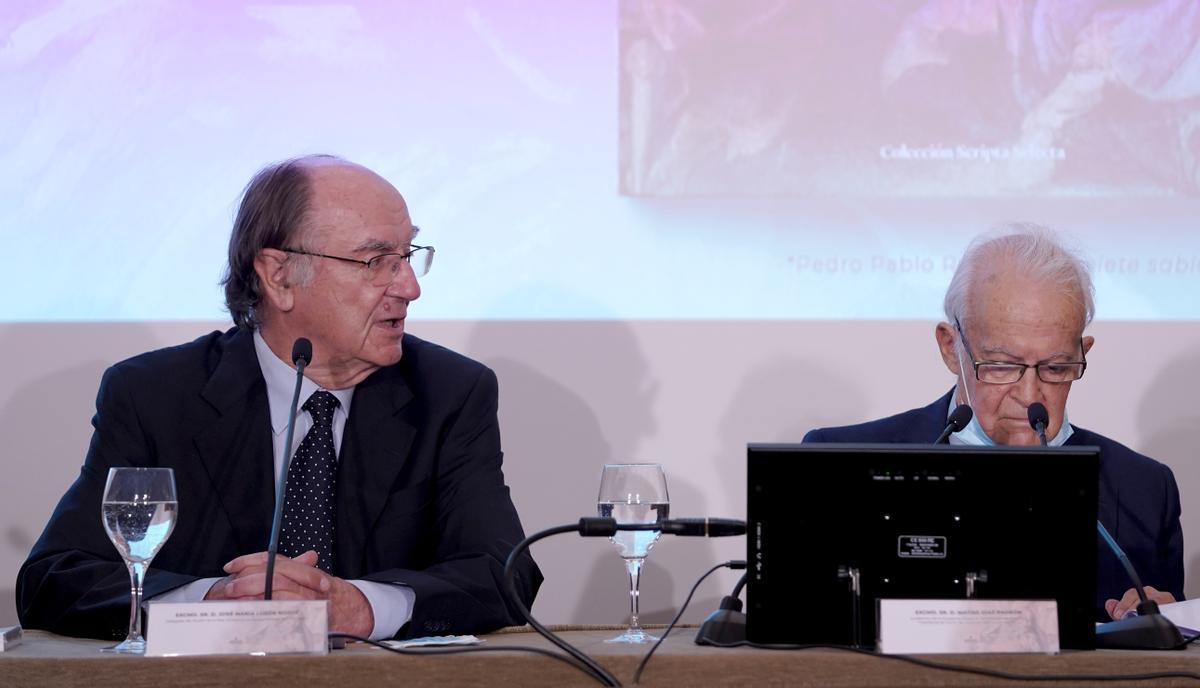 José María Luzón Nogué, delegado del Museo de la Real Academia de Bellas Arte de San Fernando, junto a Matías Díaz Padrón, presidente de Honor del Instituto Moll.